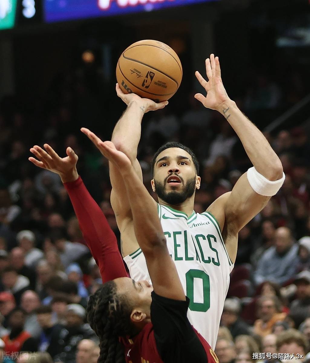 风云突变洛杉矶湖人今晨复出首秀塔图姆在勇士比赛中精彩发挥，连对手都承认：里程碑夜克里夫兰骑士队长鼓劲的简单介绍